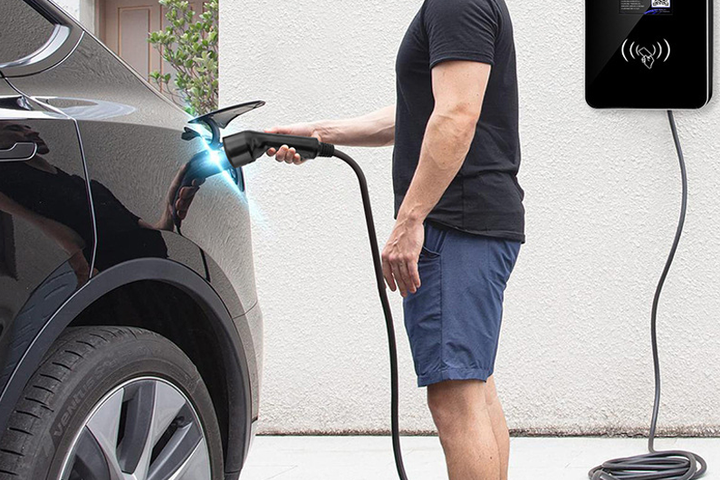 Nabíjecí stanice pro elektromobily typu wallbox